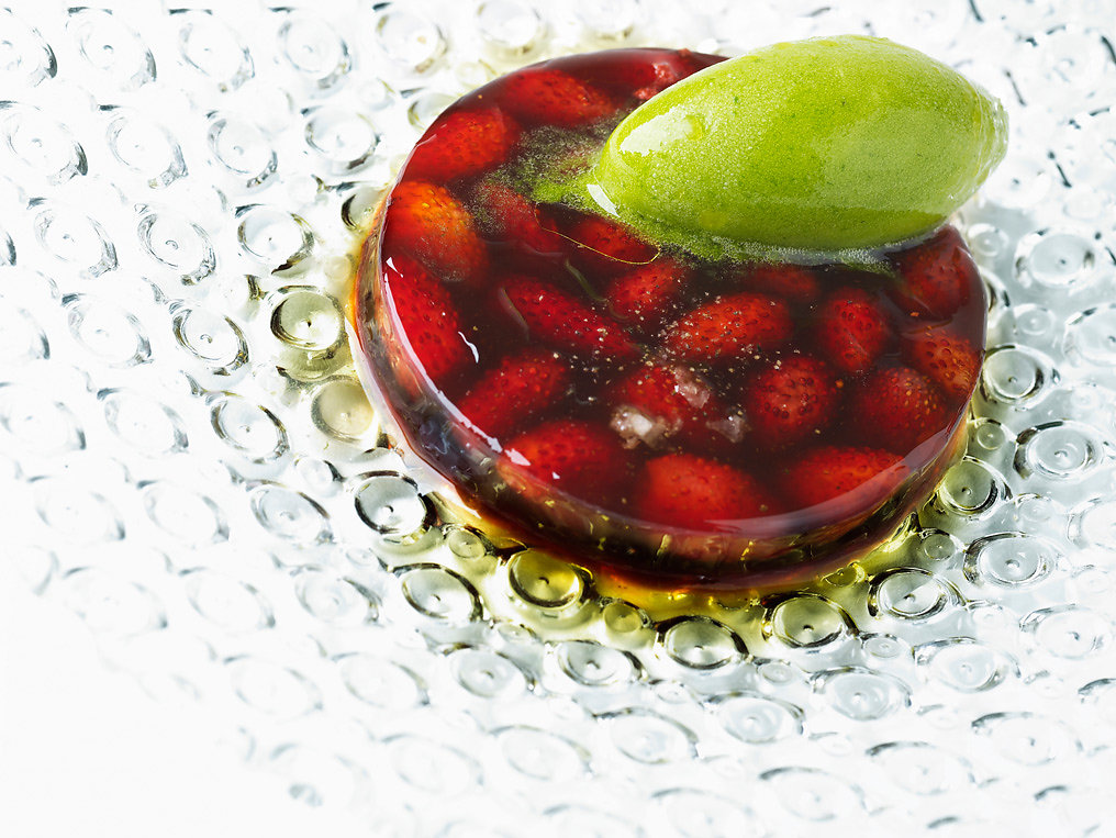 Beautifuly plated dessert by David Gil
